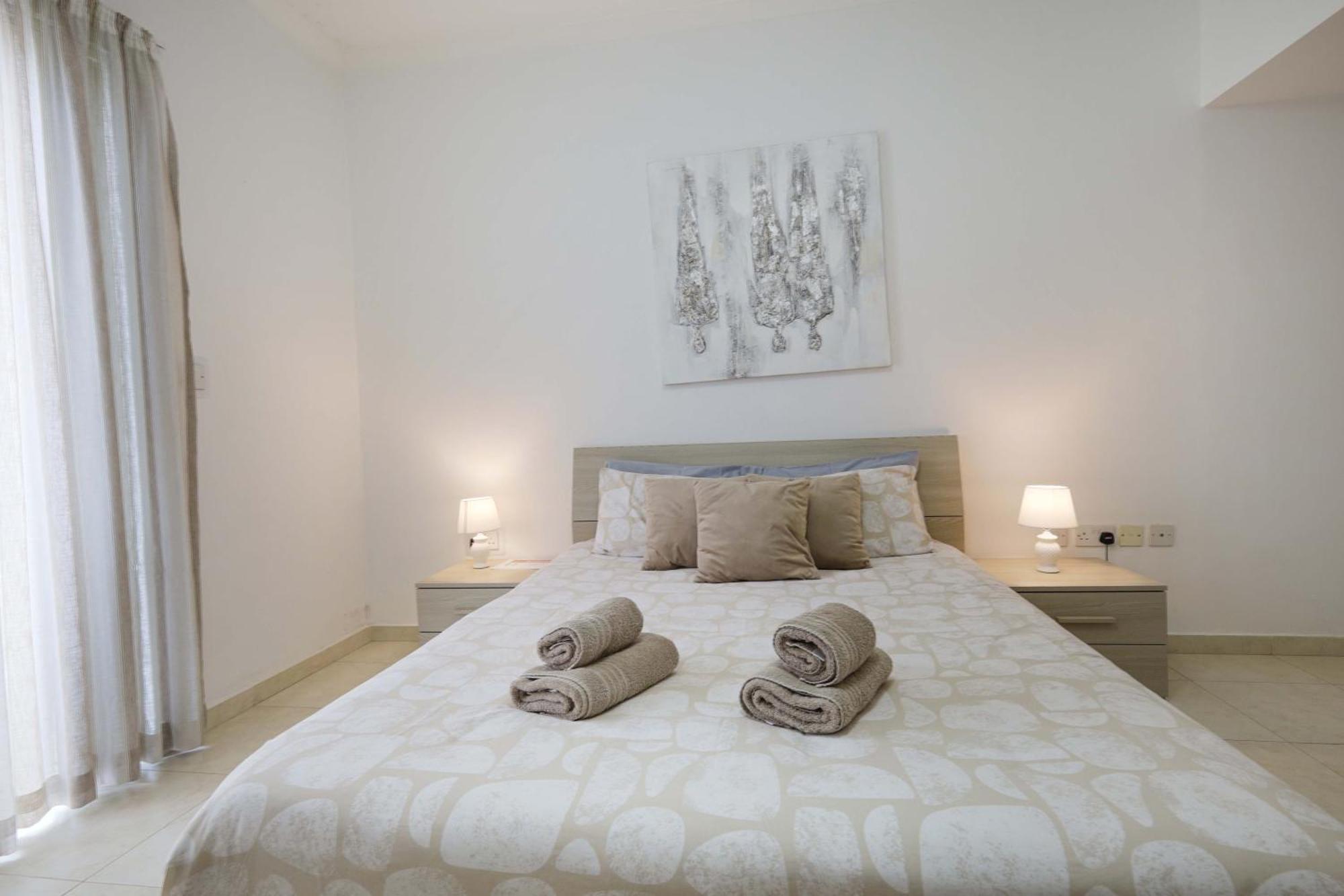 Modern 3Br Stylish & Spacious Apartment - Close To Sliema Promenade Gzira Extérieur photo